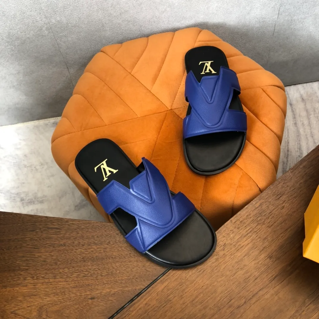 Factory price: 270💰LV counters are selling new brand luxury men's slippers, casual, loose and comfortable. The must-have model in the picture above [Happy][Happy], multiple colors available Size: 38-44, customized 45